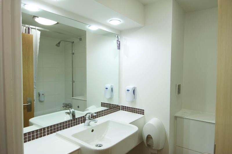 Premier Inn Premier Inn ウィガン エクステリア 写真